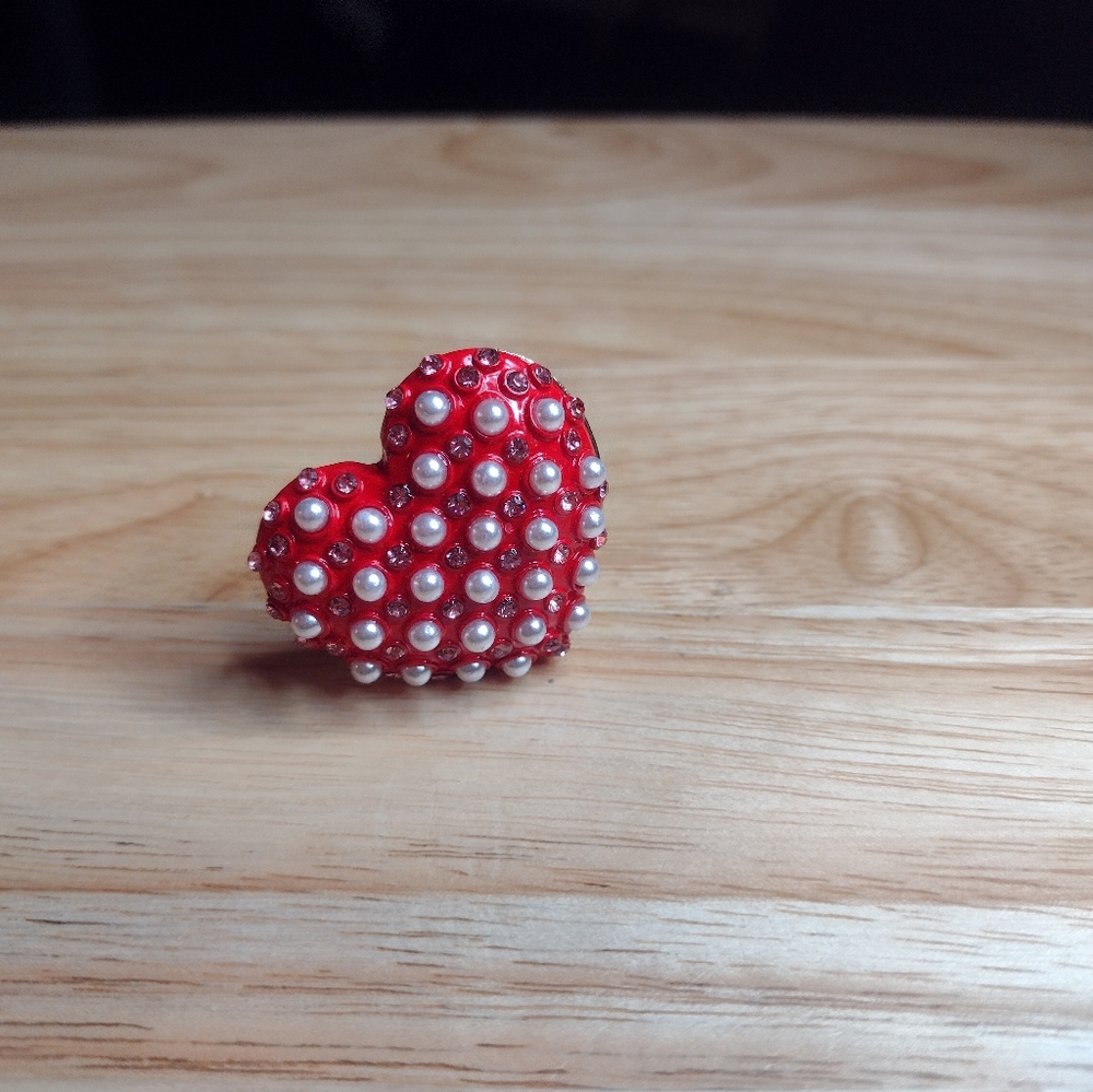 Betsey Johnson XOXO Pearl Heart Ring - Picture 2 of 4